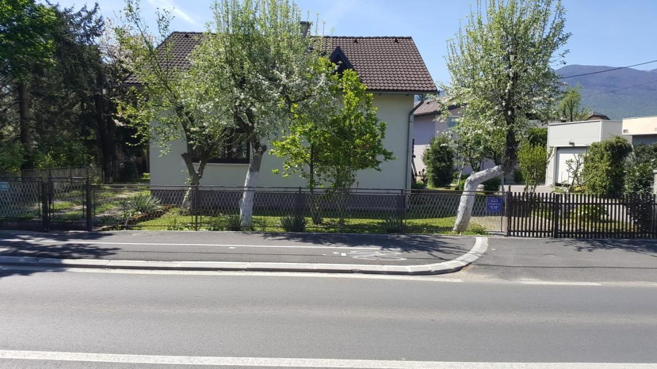Apartman "Em" Bihać エクステリア 写真